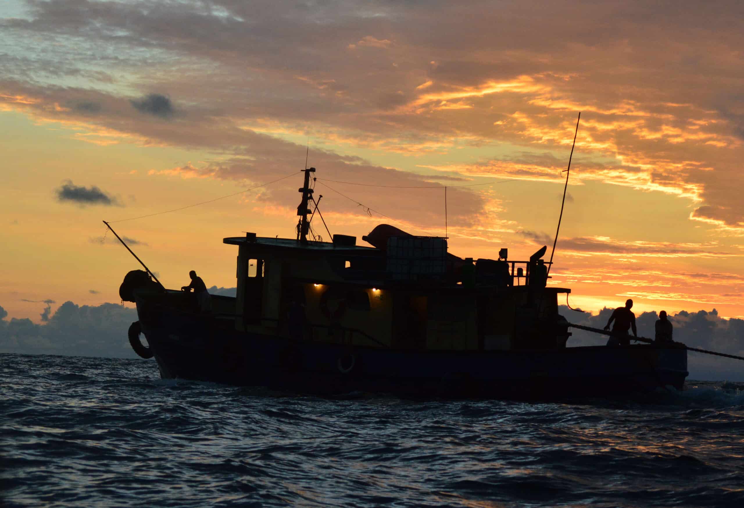 Boat in the pacific - Phoenix Travel Group